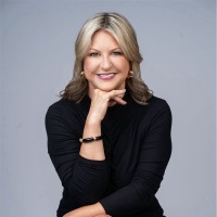 Julie Cash headshot