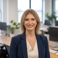 Tara Wilstein headshot