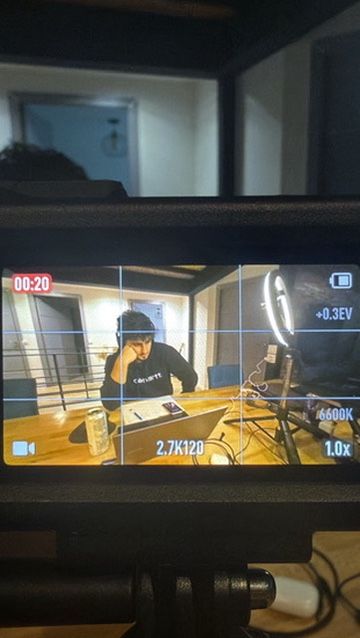 80% des projets se signent dans les 3 premières minutes.
Ça paraît exagéré, mais c’est exactement ce qu’on constate en rendez-vous.
Dans les 180 premières secondes, le client a déjà décidé :
• si tu… | Adrien Legeleux