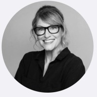 Julierae Macleod headshot