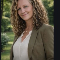 Deanna Miller headshot