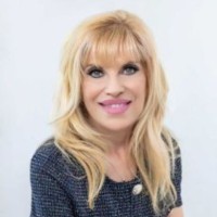 Sandy Albanese headshot