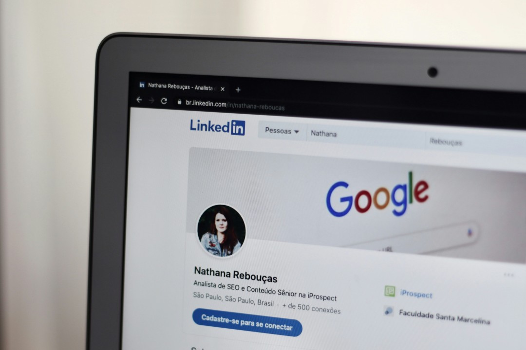7 Steps to Make an Outstanding LinkedIn Profile in 2024