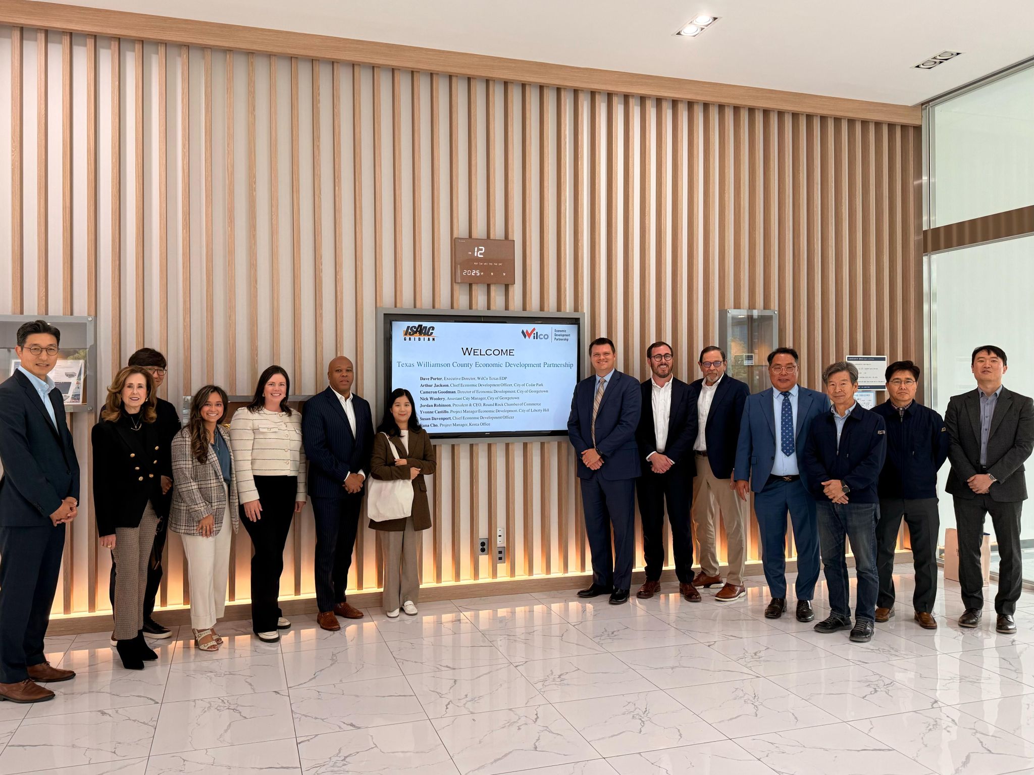 이미지에 alt 속성이 없음