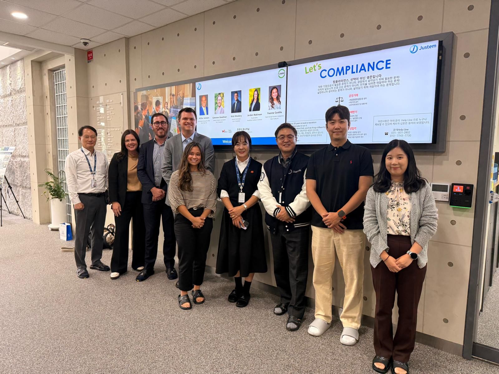 이미지에 alt 속성이 없음